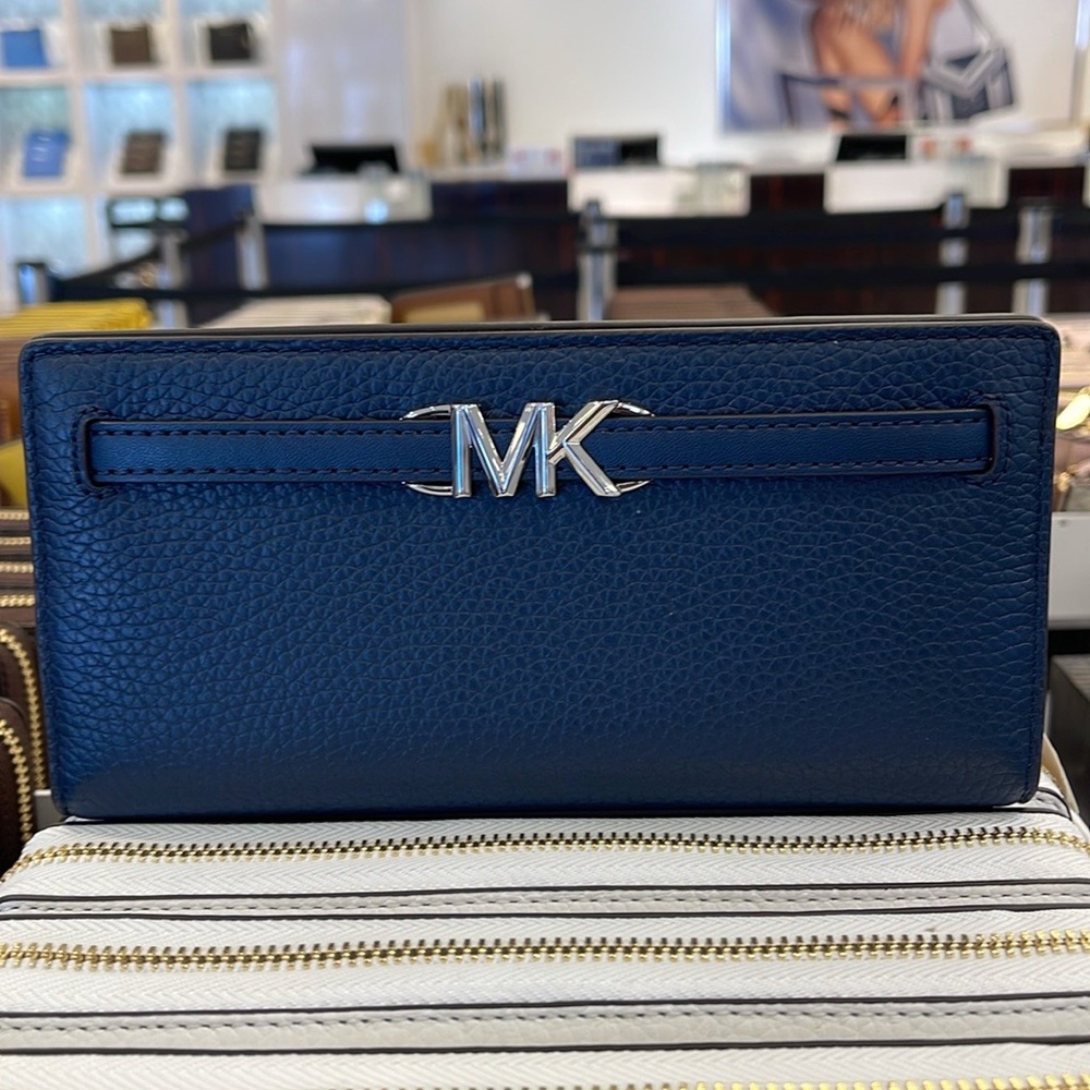 Michael Kors Reed Large Bifold Pebbled Leather Snap Wallet Card Case 
Navy 
NWT